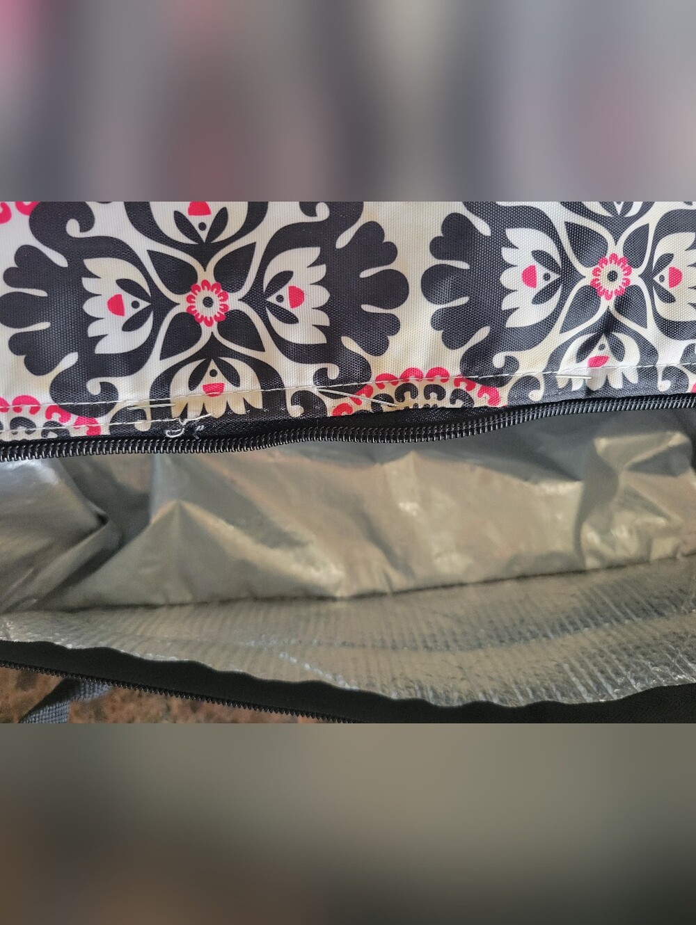 Thirty-One Cooler Bag in black and pink flower print - Picture 4 of 14